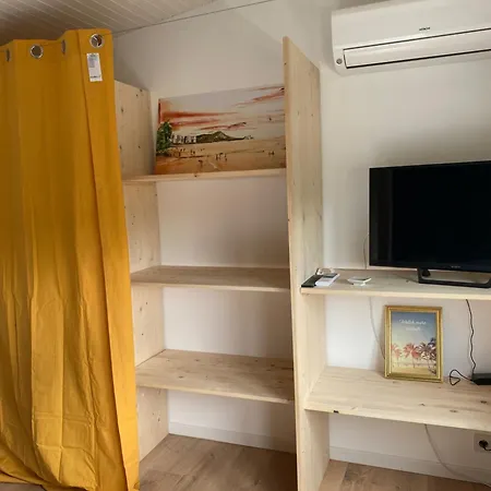 2 Dans Avec Et Piscine Idron