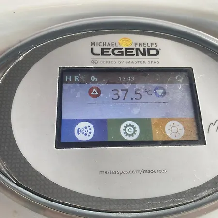 2 Dans Avec Et Piscine